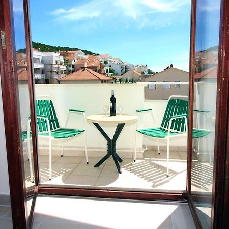 Charming Apartment In Tisno With 2 Bedrooms And Air Conditioning Extérieur photo